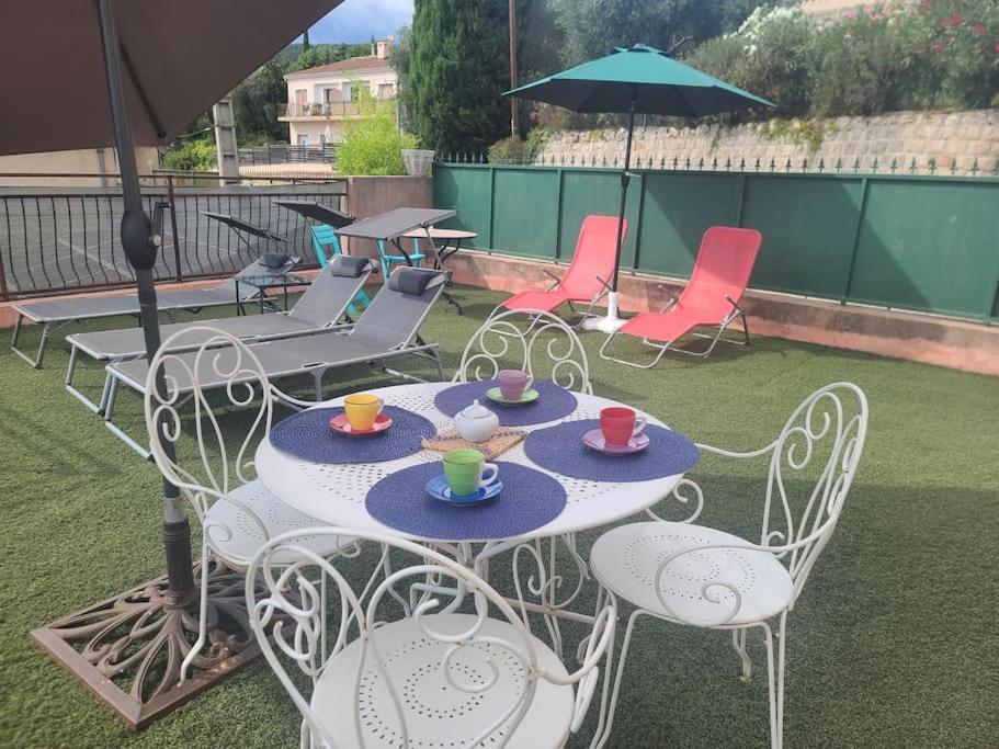 De 1 A 6 Avec Terrasse Solarium, Vue Panoramique Et Parking Gratuit Apartman Grasse Kültér fotó